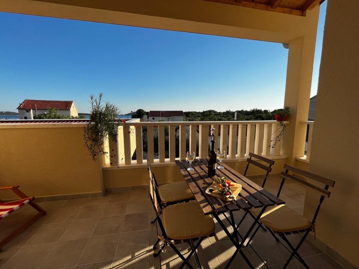 Apartment Pekasovi Seaview On A Beautiful Island Krapanj Sibenik