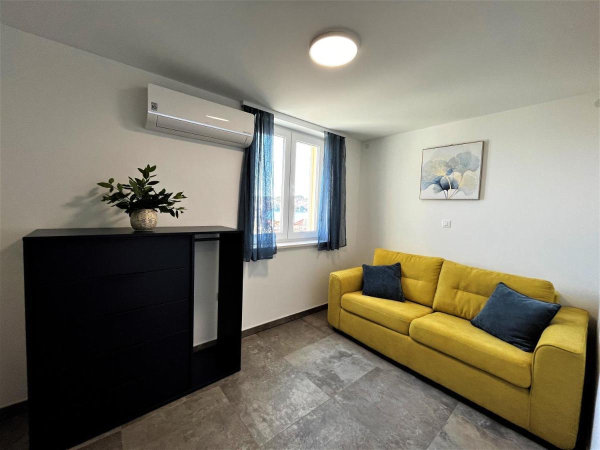 Apartment Pekasovi Seaview On A Beautiful Island Krapanj *