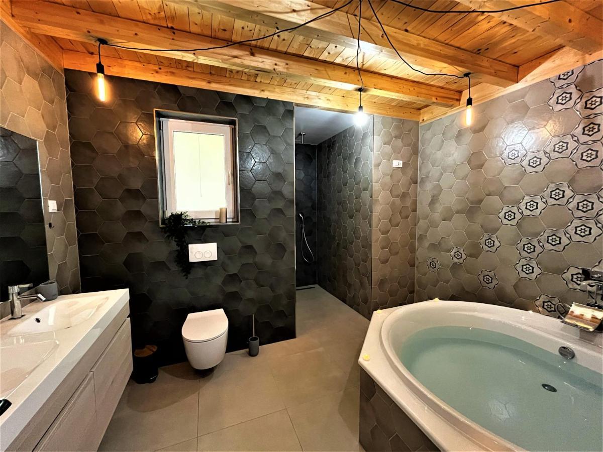 Apartment Pekasovi Seaview On A Beautiful Island Krapanj Sibenik